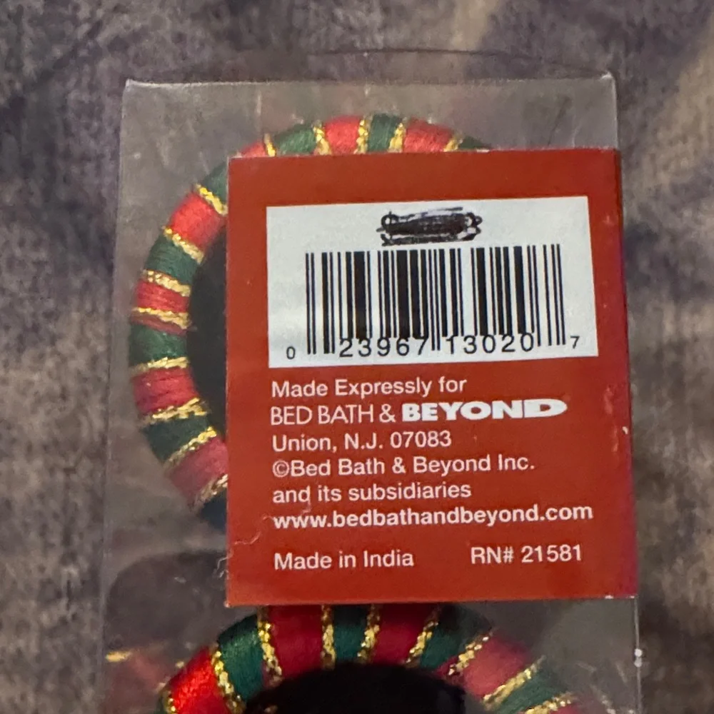 12 Festive Red and Green Yarn Wrap Napkin Rings Set